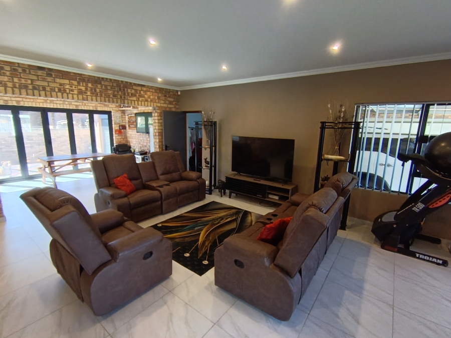 3 Bedroom Property for Sale in Wavecrest Eastern Cape